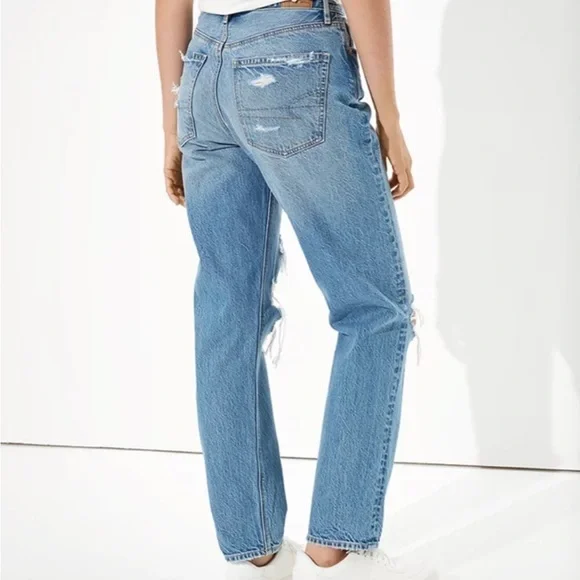 AE Favorite Boyfriend Distressed Ripped Light Wash - Picture 2 of 6